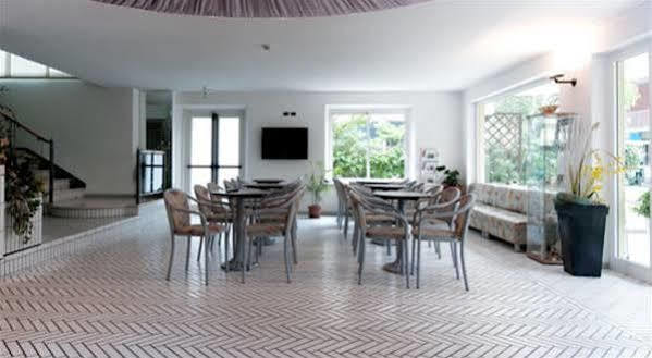 Hotel Aria Di Mare - Bed & Brunch In Centro A Riccione Zewnętrze zdjęcie
