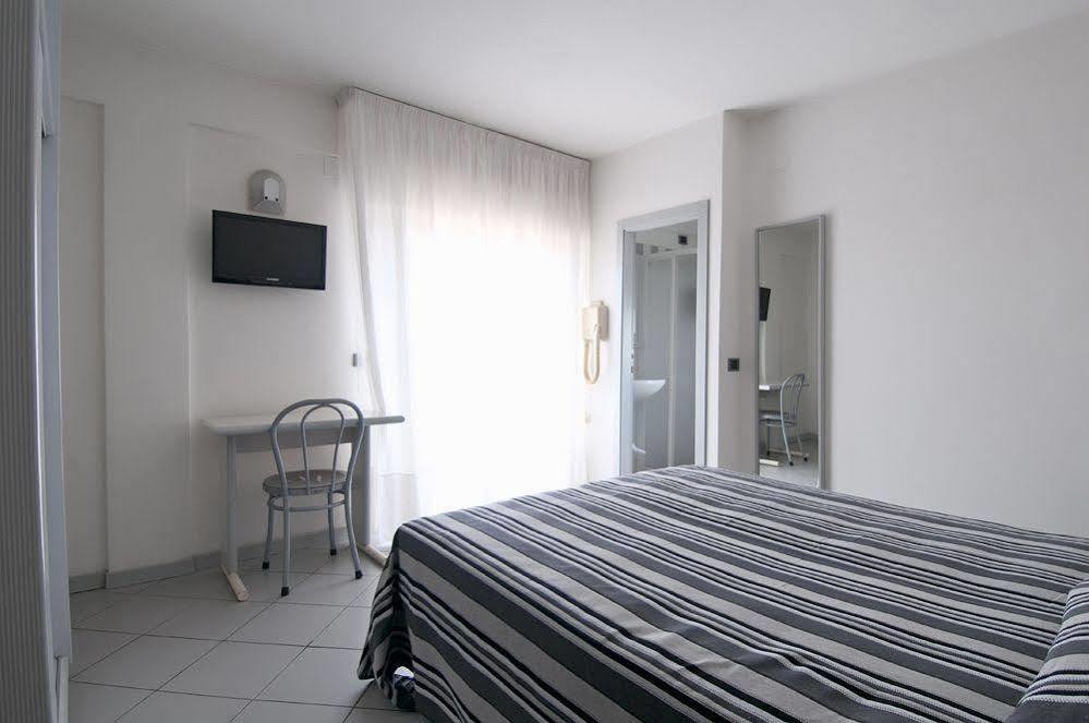 Hotel Aria Di Mare - Bed & Brunch In Centro A Riccione Zewnętrze zdjęcie