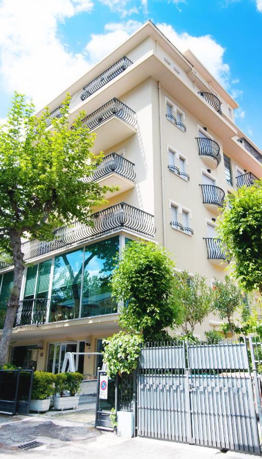 Hotel Aria Di Mare - Bed & Brunch In Centro A Riccione Zewnętrze zdjęcie