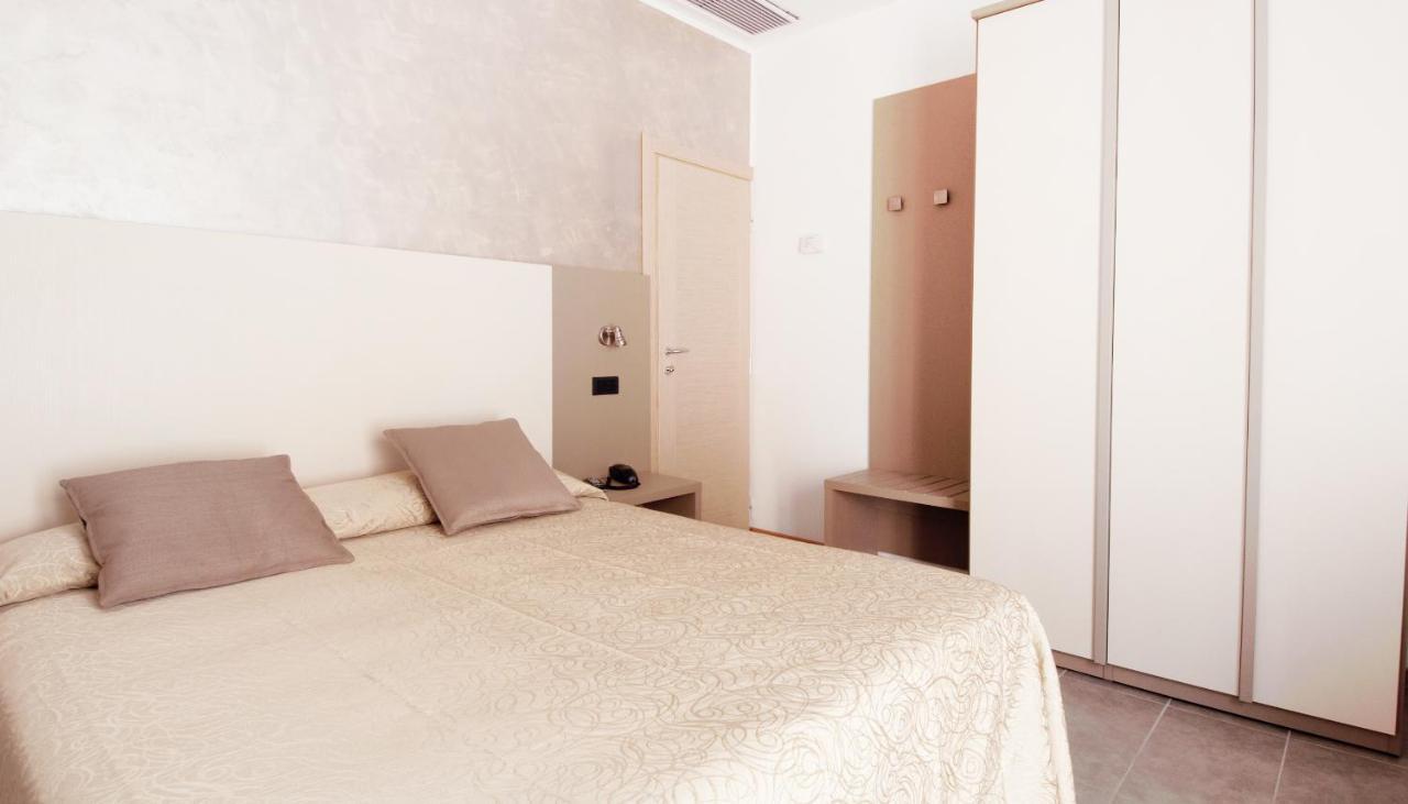 Hotel Aria Di Mare - Bed & Brunch In Centro A Riccione Zewnętrze zdjęcie