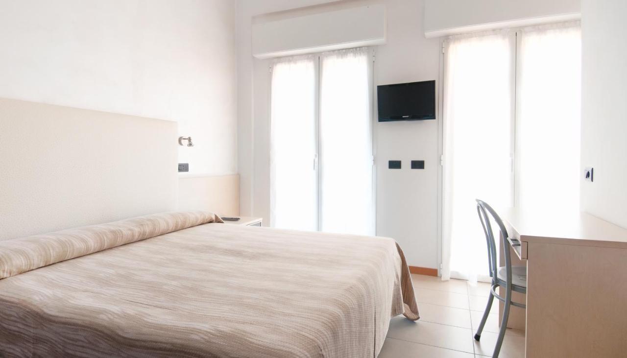 Hotel Aria Di Mare - Bed & Brunch In Centro A Riccione Zewnętrze zdjęcie
